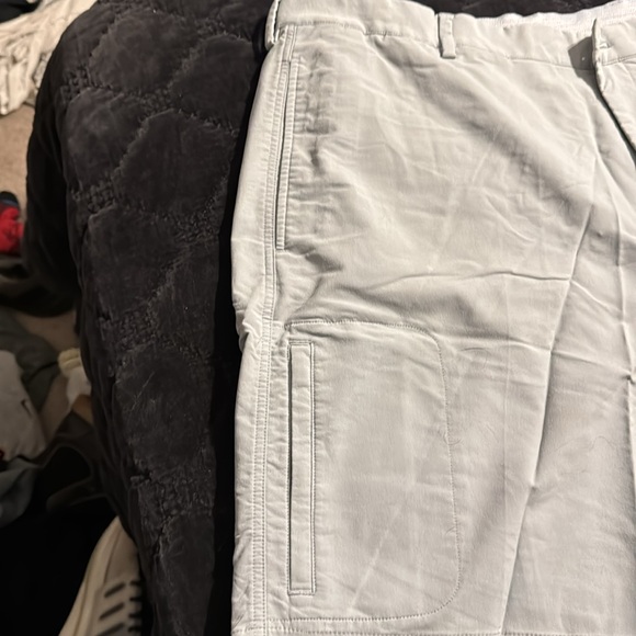 Greg Norman Gray flat front shorts size 42. - Picture 2 of 5